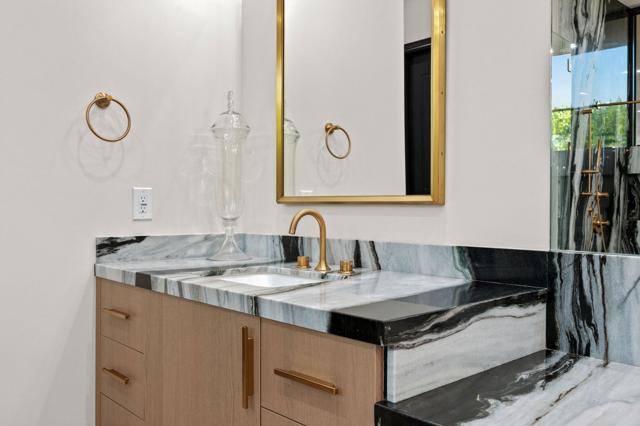 77300 Coyote Creek, Indian Wells CA: https://media.crmls.org/mediaz/b3475f26-f953-47fc-acaa-f7a8910f5e34.jpg