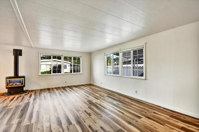 17 Pepperwood Way, Soquel CA: https://media.crmls.org/mediaz/b3477968-404c-4963-861f-2a6835a06138.jpg