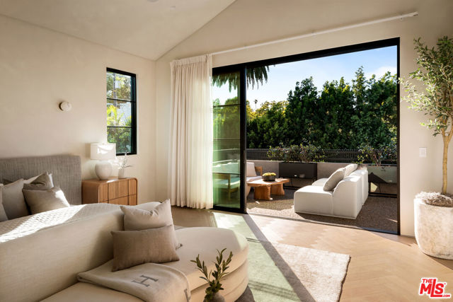 4165 Nagle Avenue, Sherman Oaks CA: https://media.crmls.org/mediaz/b348216a-0369-4ddf-9c3f-2fac2c72b1da.jpg