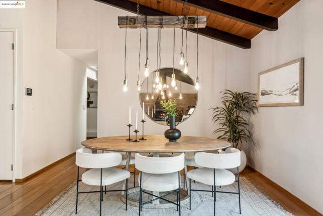 2560 Carisbrook Dr, Oakland CA: https://media.crmls.org/mediaz/b348657d-ea83-4401-8a7a-2d43161b368f.jpg
