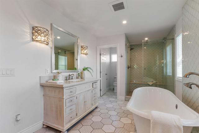 6817 Vianda Ct Court, Carlsbad CA: https://media.crmls.org/mediaz/b348d452-c2d8-4be5-8093-92e0343560c0.jpg