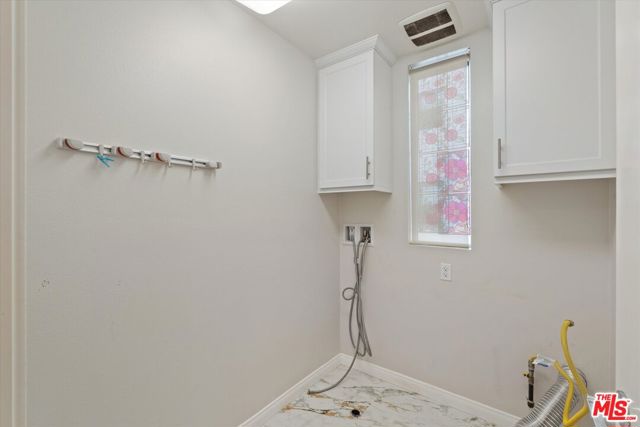 13225 Victory Boulevard photo 15