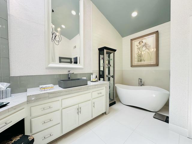 107 Tanglewood Trail, Palm Desert CA: https://media.crmls.org/mediaz/b349132c-5115-41be-97d2-e8c10393f5cc.jpg