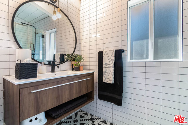 28374 Rey De Copas Lane, Malibu CA: https://media.crmls.org/mediaz/b34980ec-4374-483f-9cc6-940da6fcd9a4.jpg