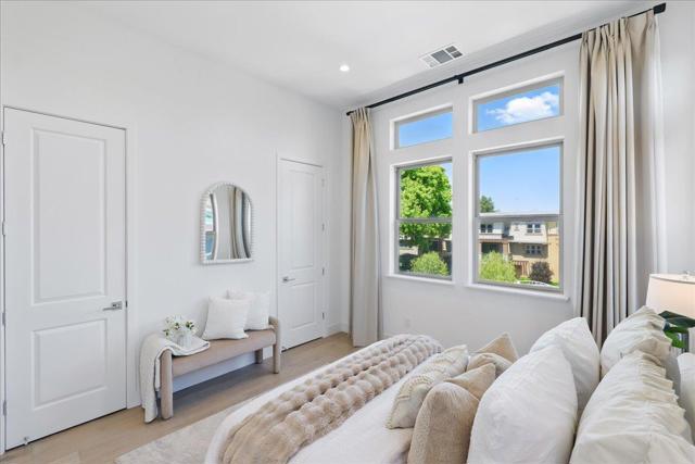 332 Marquetta Circle, Mountain View CA: https://media.crmls.org/mediaz/b3499e94-a992-4211-bce7-35c727ffb30a.jpg