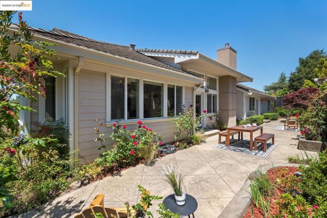 3244 Ridgeview PL, Hayward CA: https://media.crmls.org/mediaz/b34a474b-ab88-483b-9172-0f4a99aa8905.jpg