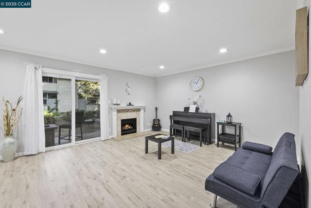 1117 Indian Summer Ct, San Jose CA: https://media.crmls.org/mediaz/b34a7baf-8e6a-45b7-a4a1-f1ea7fd6ae4b.jpg