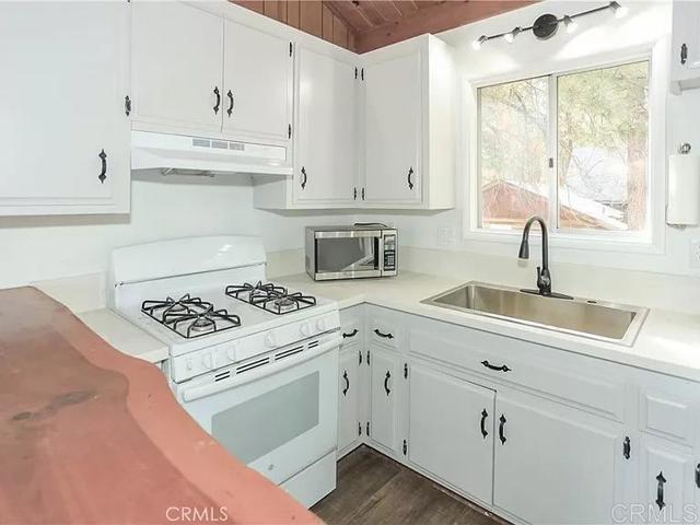 Detail Gallery Image 11 of 20 For 440 W Mojave Bld, Big Bear City,  CA 92314 - 4 Beds | 2 Baths