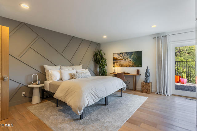 3608 Hampstead Road, La Canada Flintridge CA: https://media.crmls.org/mediaz/b34abb49-81bf-4310-9015-73fcbc604dd9.jpg
