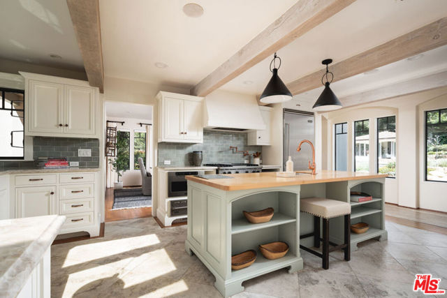 840 Ivy Lane, Montecito CA: https://media.crmls.org/mediaz/b34b49cc-1f7c-4486-ada1-59777101f768.jpg