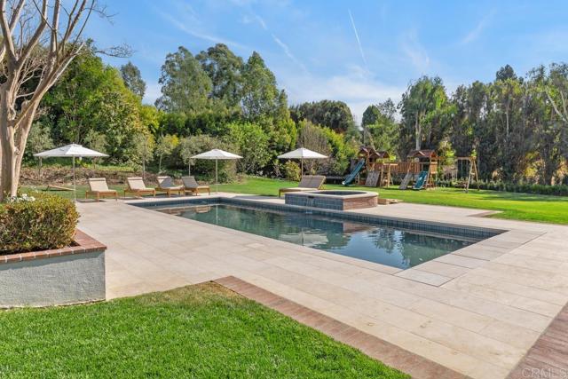 16625 Via Lago Azul, Rancho Santa Fe CA: https://media.crmls.org/mediaz/b34b7272-d323-4c6a-9edc-9dff6334bed1.jpg