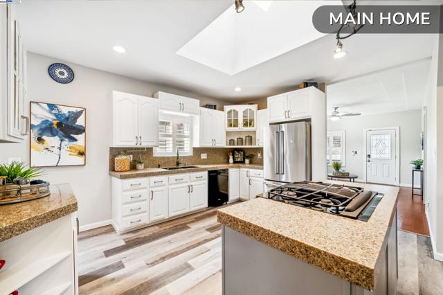 507 Maple St, Livermore CA: https://media.crmls.org/mediaz/b34bd229-dda7-4be1-90e2-f6ea0a364c79.jpg