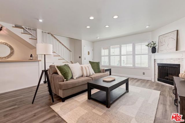 14332 Dickens Street, 10 photo 2
