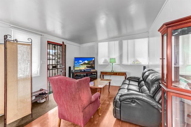 Detail Gallery Image 9 of 27 For 737 41 44th St, San Diego,  CA 92102 - 4 Beds | 2 Baths