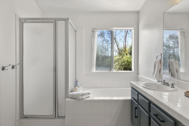 Detail Gallery Image 10 of 45 For 32147 Corte Florecita, Temecula,  CA 92592 - 5 Beds | 3 Baths