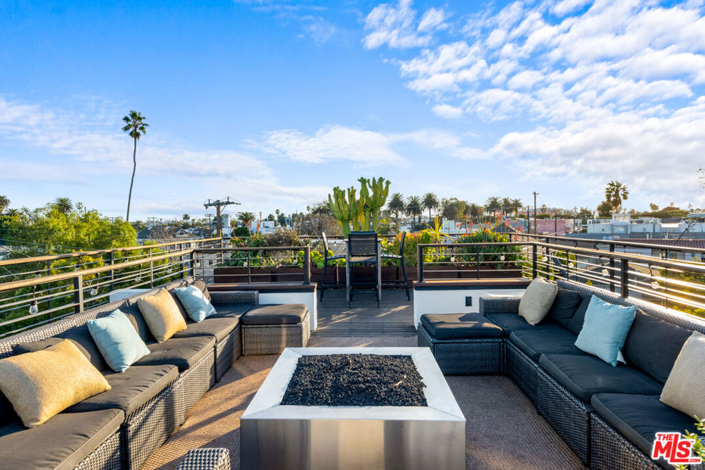 1220 Cabrillo Avenue