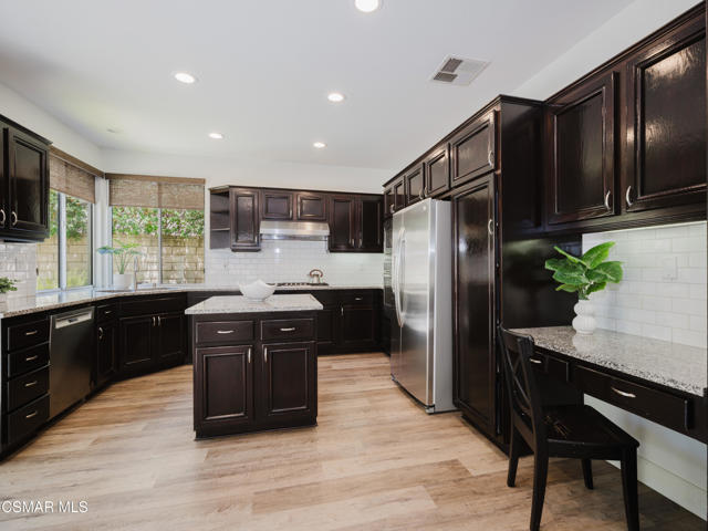 3185 Clarita Court, Thousand Oaks CA: https://media.crmls.org/mediaz/b34d202b-eda1-4a20-8262-9dbfb6ead9cf.jpg