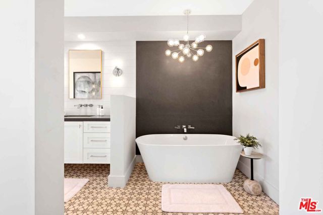 4106 River Avenue, Newport Beach CA: https://media.crmls.org/mediaz/b34d4671-888d-4499-86ec-6eff3b46ed3c.jpg