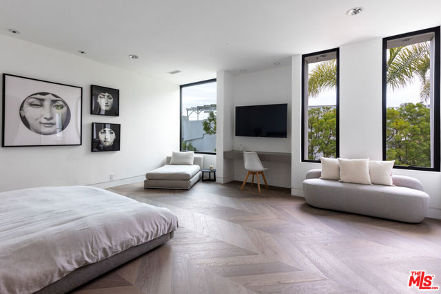 9405 Sierra Mar Place, Los Angeles CA: https://media.crmls.org/mediaz/b34e0553-bfbf-49fc-99e5-24cab8f48c88.jpg