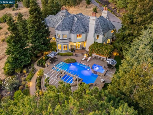 4860 Venner Rd, Martinez CA: https://media.crmls.org/mediaz/b34e246f-b4e2-4199-b7dd-5751c23f2841.jpg