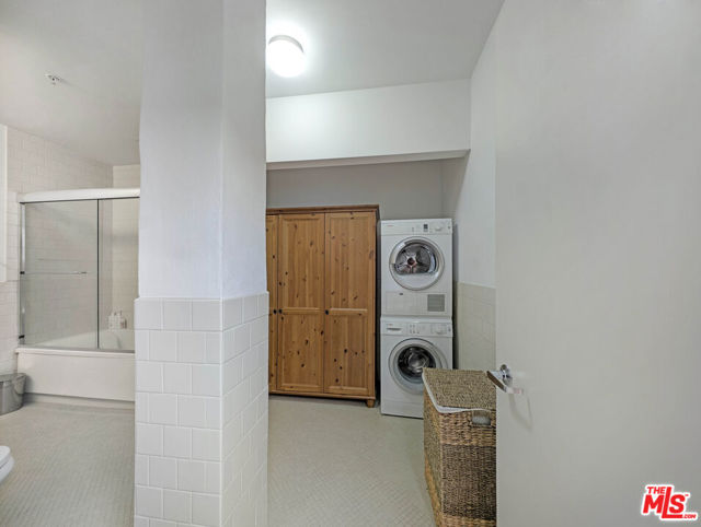 738 S Los Angeles Street, Los Angeles CA: https://media.crmls.org/mediaz/b34ea950-d6f8-4662-bf43-b189dafb6686.jpg