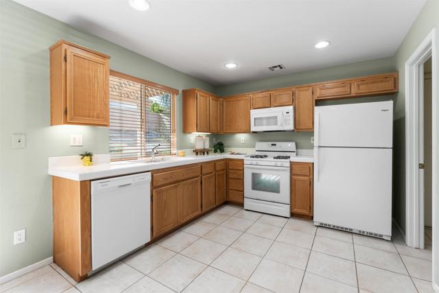 Detail Gallery Image 14 of 41 For 1170 Pinto Canyon Ln, Chula Vista,  CA 91915 - 3 Beds | 2/1 Baths