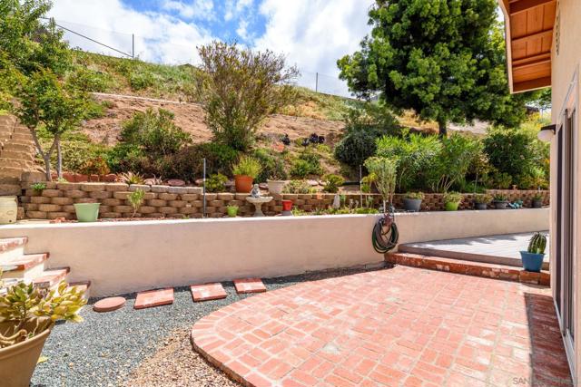 9919 Sorrel Ave, Lakeside CA: https://media.crmls.org/mediaz/b34f38d6-6c1d-4208-b2c2-1c2cba250761.jpg