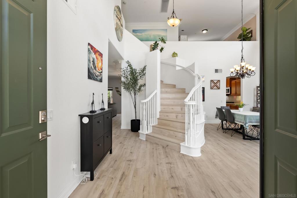 https://media.crmls.org/mediaz/b34fd6b2-2743-4cb9-b4a4-61d9b5f36dc7.jpg?preset=X-Large