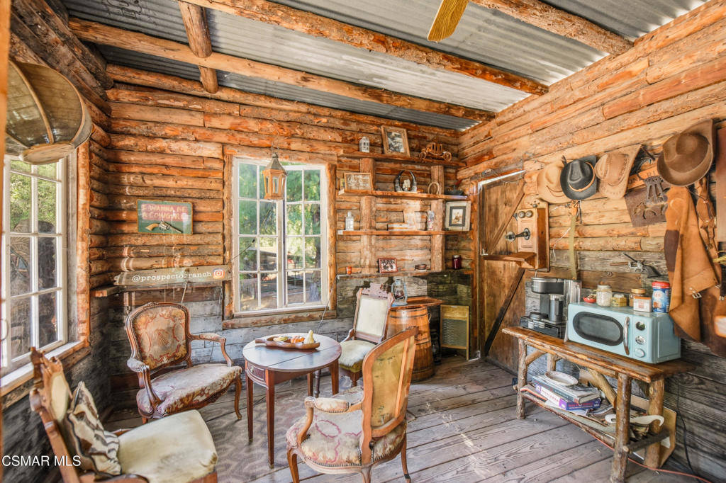 https://media.crmls.org/mediaz/b34fed66-e280-496d-bb08-73172ada8e6d.jpg?preset=X-Large