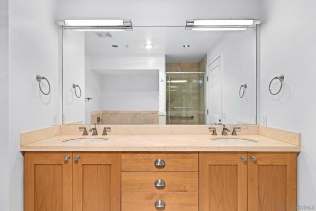 700 W E St, San Diego CA: https://media.crmls.org/mediaz/b3502cf5-e1dc-40d2-89bf-32b7895ebdd1.jpg