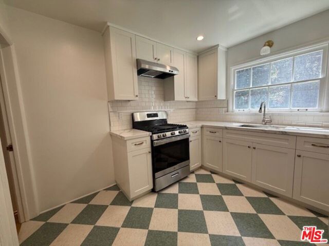 2515 Canyon Drive, Los Angeles CA: https://media.crmls.org/mediaz/b351baba-a9ac-4e14-89a7-7377ae0a6434.jpg