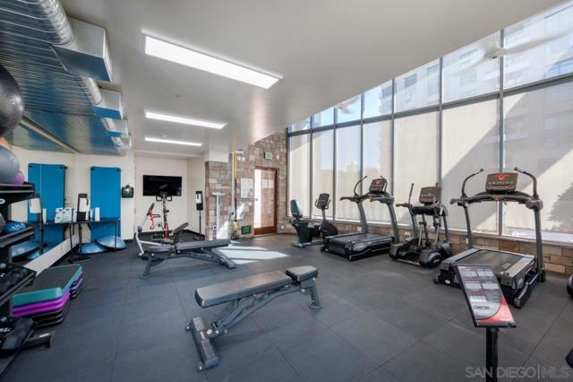 645 Front Street, San Diego CA: https://media.crmls.org/mediaz/b352544e-4219-4637-9ca2-6455546c1131.jpg