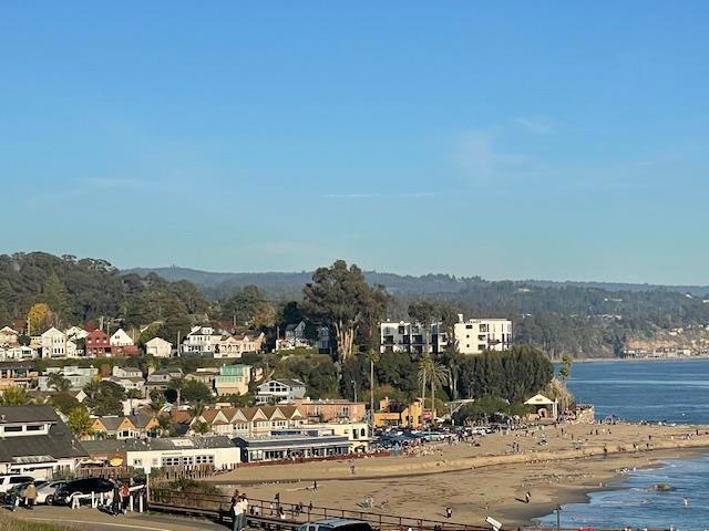 4200 Diamond Street, Capitola CA: https://media.crmls.org/mediaz/b353189e-2717-4036-aca0-cb7d785348d3.jpg