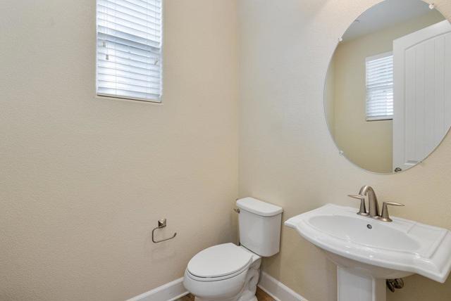 1618 Lily Court, Hollister CA: https://media.crmls.org/mediaz/b35343fb-4a3e-4668-b7c5-54e57317e50e.jpg
