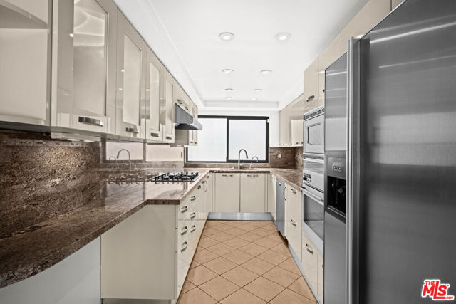 357 S El Camino Drive, Beverly Hills CA: https://media.crmls.org/mediaz/b35367c9-3caa-4604-9717-07270bb7a5aa.jpg
