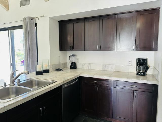 450 Sunningdale Drive, Rancho Mirage CA: https://media.crmls.org/mediaz/b353eadf-7458-4533-a015-eeaf8bebcdeb.jpg
