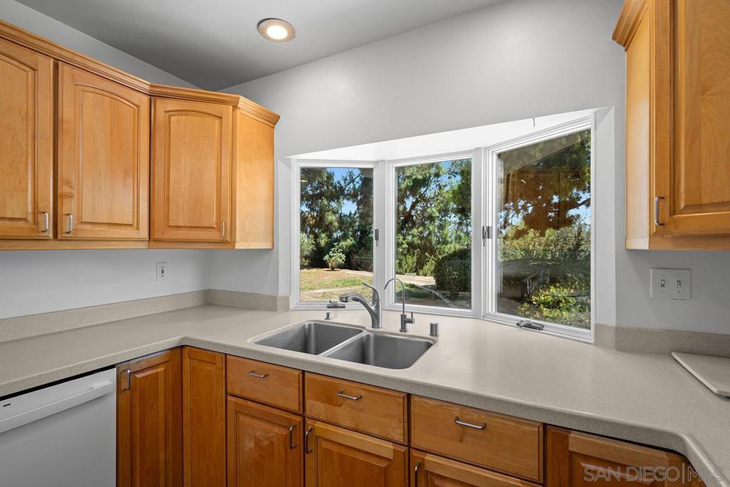 4452 Camrose Avenue - photo 10