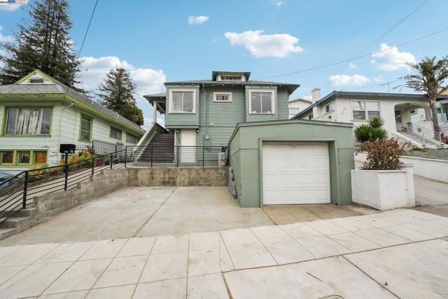 2155 42nd ave, Oakland CA: https://media.crmls.org/mediaz/b35409d6-ed10-4bec-b9fb-a4b2ccb70bb0.jpg