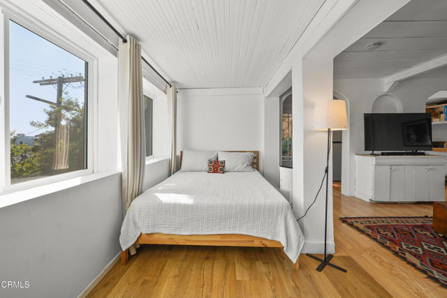 Detail Gallery Image 26 of 36 For 3961 Cumberland Ave, Los Angeles,  CA 90027 - 3 Beds | 2 Baths