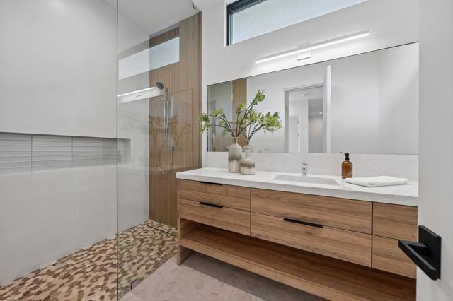 7 Makena Lane, Rancho Mirage CA: https://media.crmls.org/mediaz/b354f37c-1d50-4f62-ae33-814614ce9556.jpg