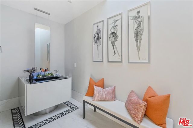 1620 Carla, Beverly Hills CA: https://media.crmls.org/mediaz/b3554704-0c34-422d-85cf-3ee8423b5275.jpg