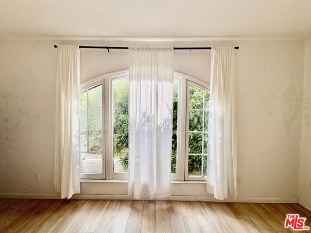 404 N Gardner, Los Angeles CA: https://media.crmls.org/mediaz/b3557043-250f-4aa9-bc32-6afeef5b7436.jpg