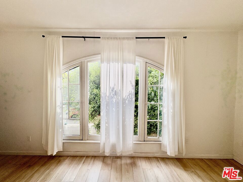 https://media.crmls.org/mediaz/b3557043-250f-4aa9-bc32-6afeef5b7436.jpg?preset=X-Large