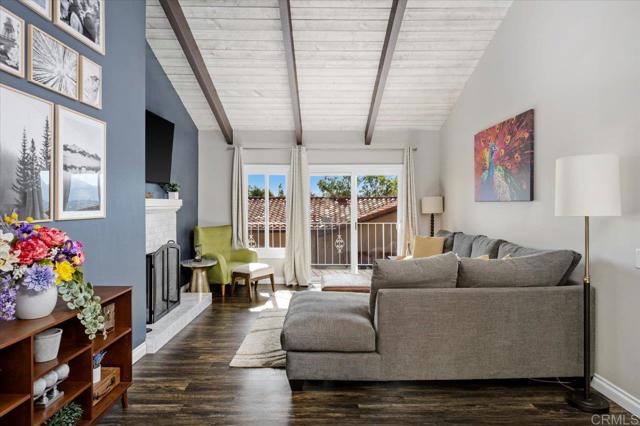 Detail Gallery Image 5 of 37 For 215 Cranston Crest, Escondido,  CA 92025 - 3 Beds | 2 Baths