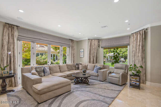 421 Whitegate Road, Thousand Oaks CA: https://media.crmls.org/mediaz/b355aa67-1fc1-45ae-9fb7-1b81bf6e481f.jpg