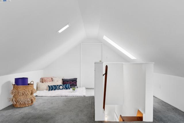3206 Garfield Ave, Alameda CA: https://media.crmls.org/mediaz/b355c992-d11f-47d9-af8a-943bffe56c09.jpg