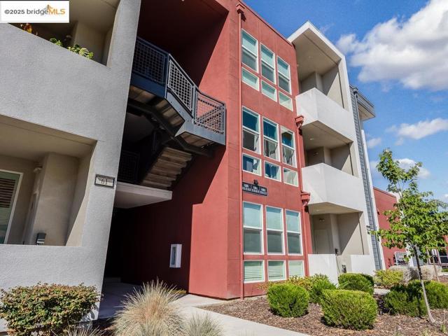 2600 Wildflower Station Pl #72, Antioch CA: https://media.crmls.org/mediaz/b3562afc-06f7-44b3-acb3-7f4526e79663.jpg