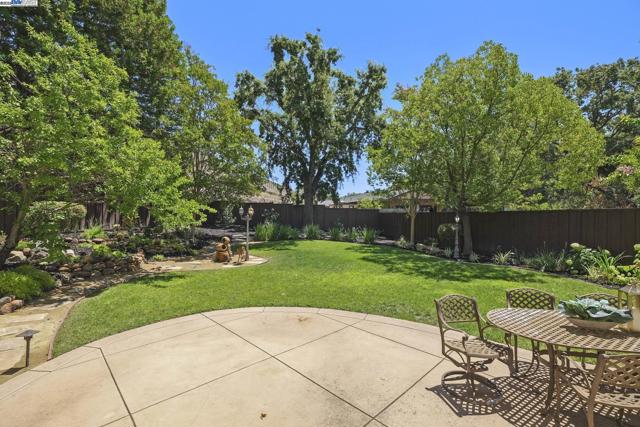 86 Candleston Place, Alamo CA: https://media.crmls.org/mediaz/b3565e30-9b23-4c4d-89fc-aa5aa265eb98.jpg
