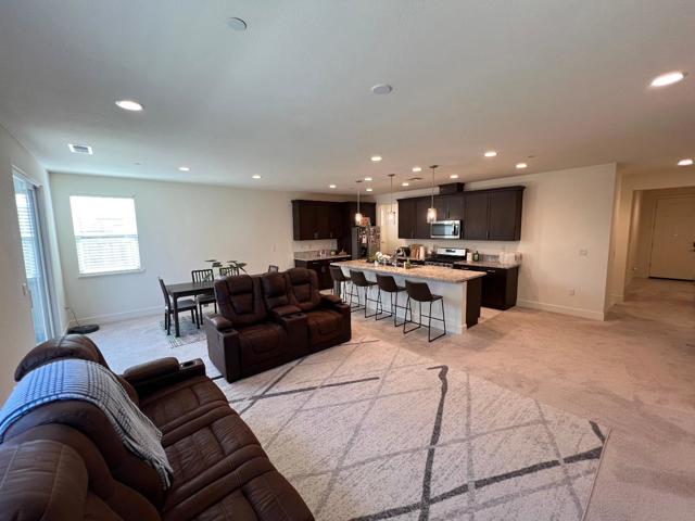 1460 Waterwheel Lane, Hollister CA: https://media.crmls.org/mediaz/b356a9cc-9e42-4bdb-9270-1916d9d03bb8.jpg