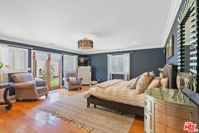 1865 E Villa Street, Pasadena CA: https://media.crmls.org/mediaz/b356abc9-8da8-4e9a-9a20-d0437cdd9d50.jpg